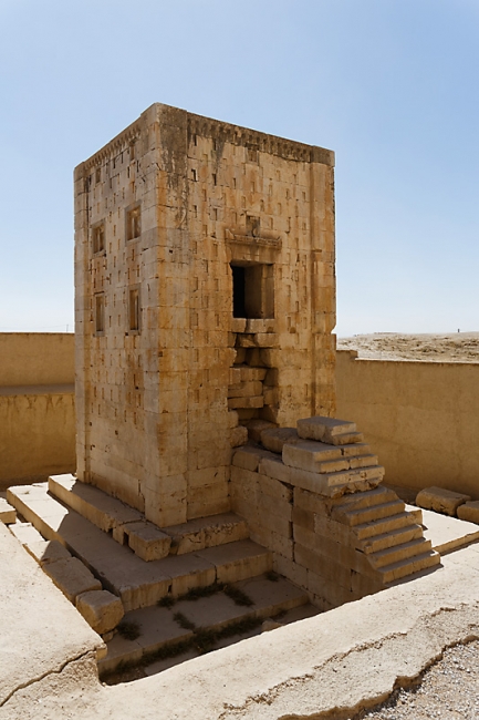 Naqsh-e Rostam-Cube de Zoroastre-002